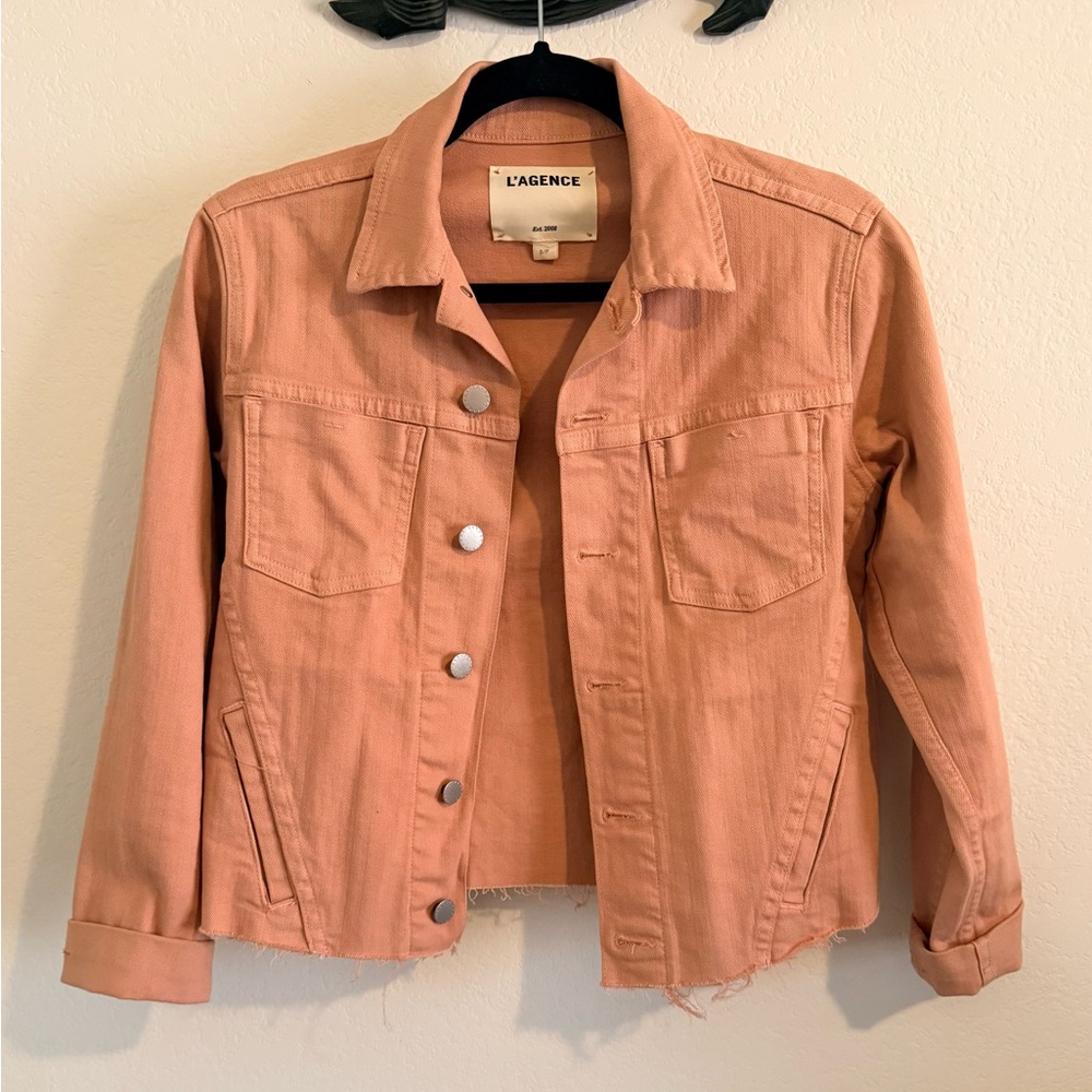 L'AGENCE Janelle Slim Fit Raw Hem Denim Jacket in dusty pink color. Size Small